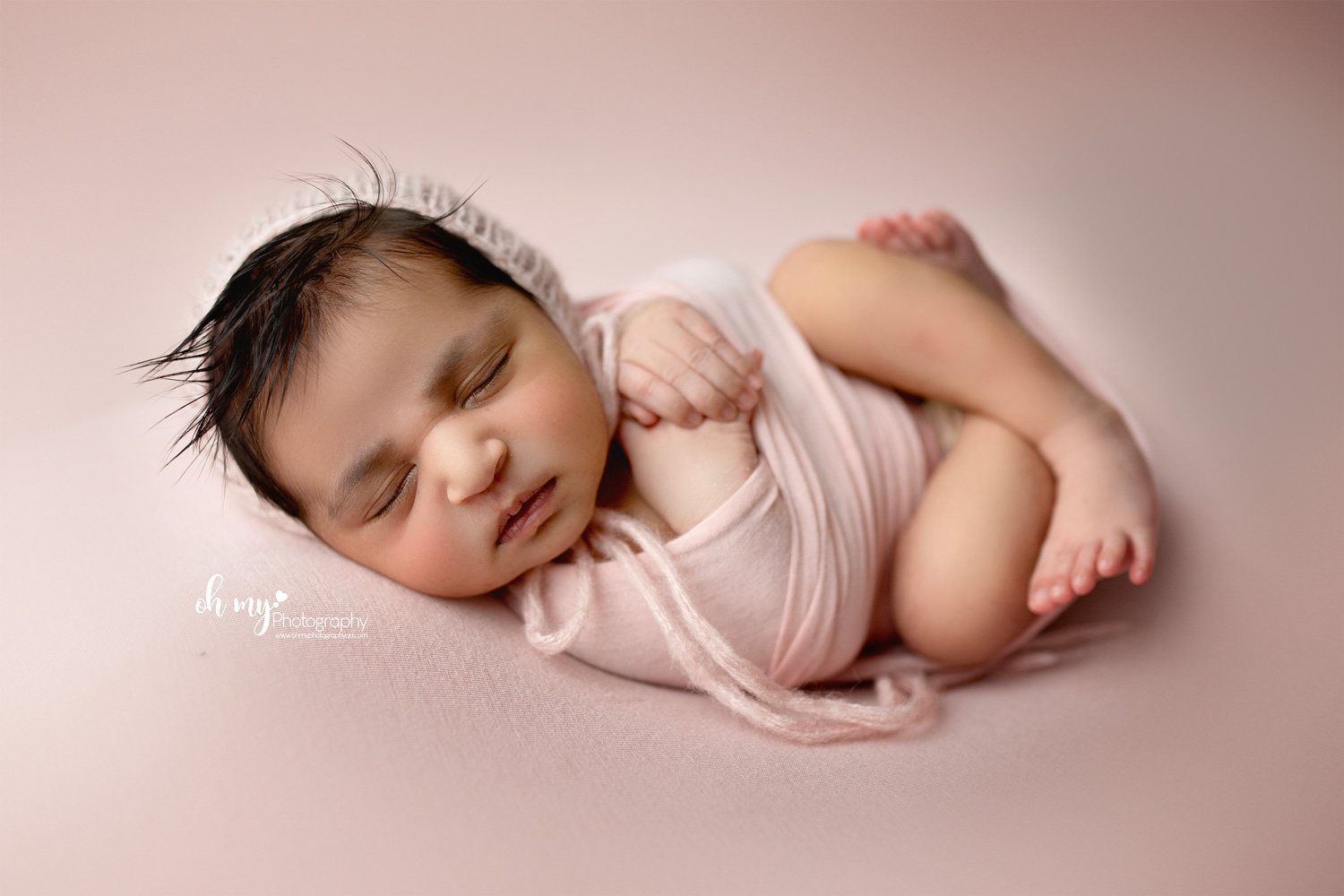 Newborn photoshoot in qatar